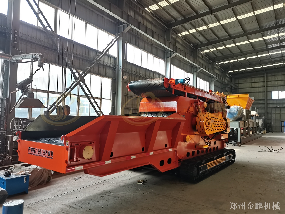 郑州金鹏移动树根粉碎机：林区现场树根树墩预粉碎处理方案