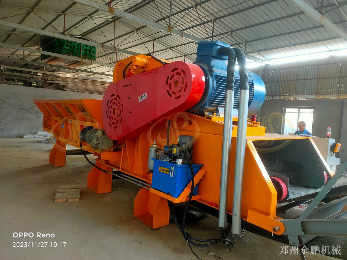 郑州金鹏模板破碎机设备在废旧模板生物质燃料预处理中的应用