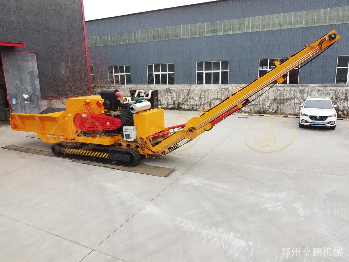 郑州金鹏大型移动式树枝粉碎机的园林作业应用
